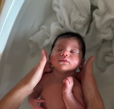 Bébé dans le bain